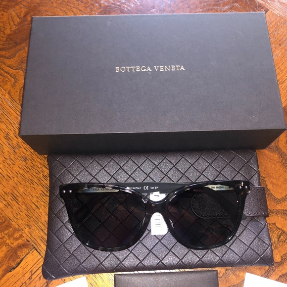 NWT - Bottega Venetta Sunglasses MSRP $495 - Picture 5 of 7